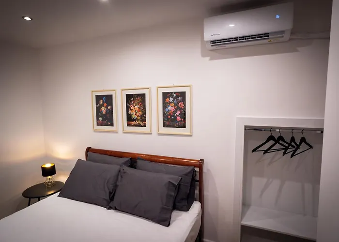 My Secret Garden Rooms - Apartment With 2 Private Rooms, Separate Baths And Balcony Garden